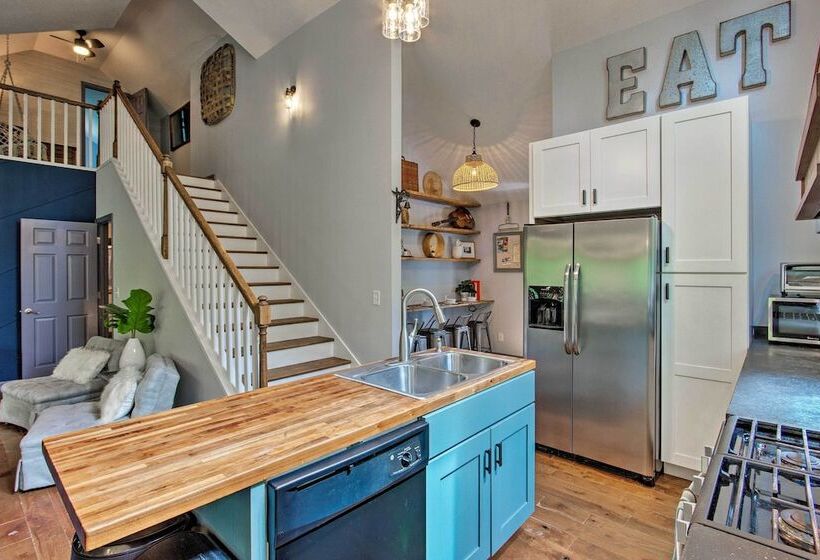 Home W/ Deck & Game Room 8 Mi To Asheville