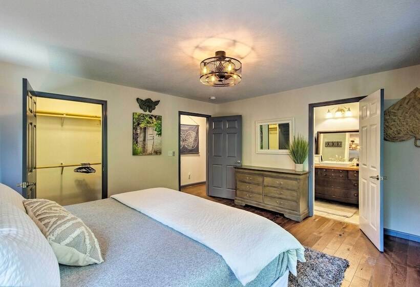 Home W/ Deck & Game Room 8 Mi To Asheville