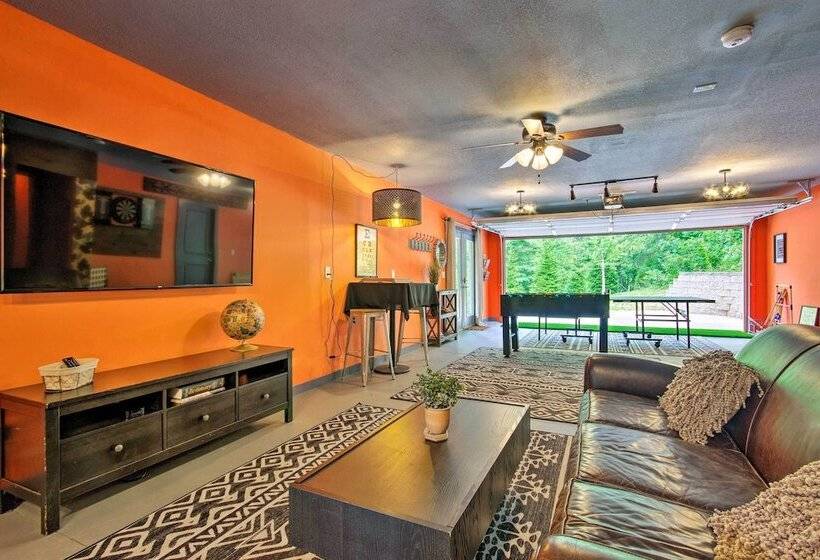 Home W/ Deck & Game Room 8 Mi To Asheville