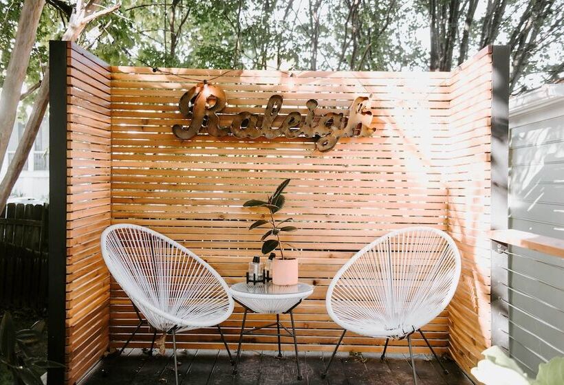 Home With Outdoor Oasis In Downtown Raleigh!