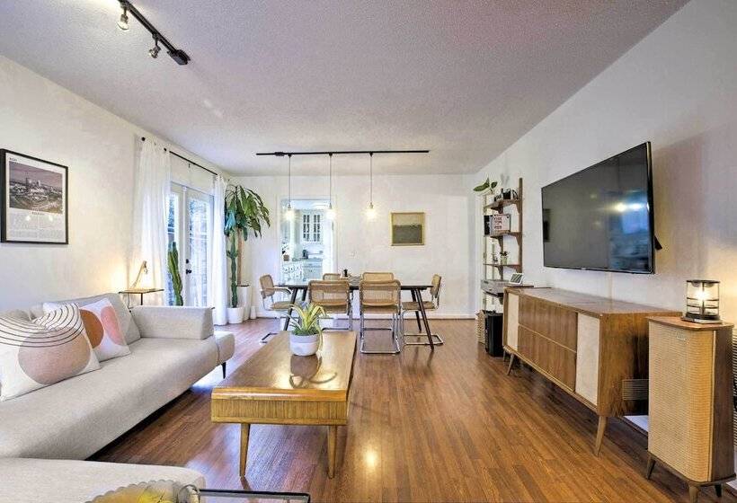 Home With Outdoor Oasis In Downtown Raleigh!