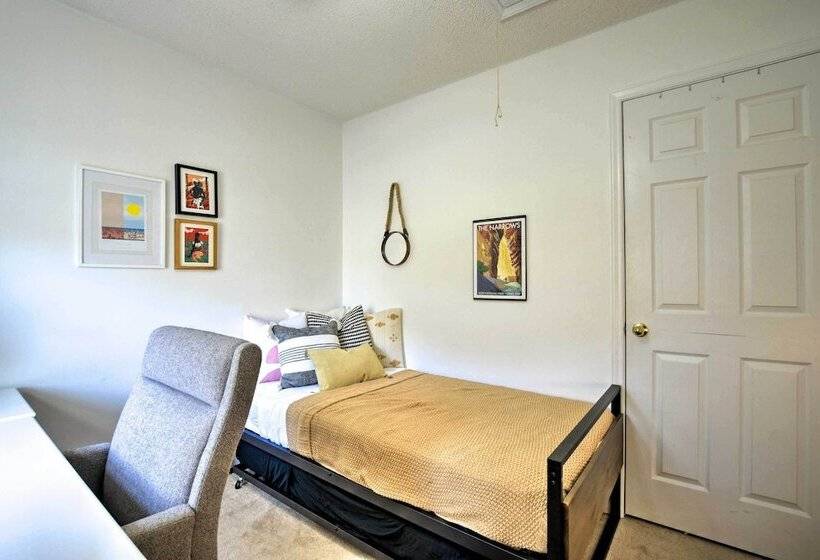 Home With Outdoor Oasis In Downtown Raleigh!