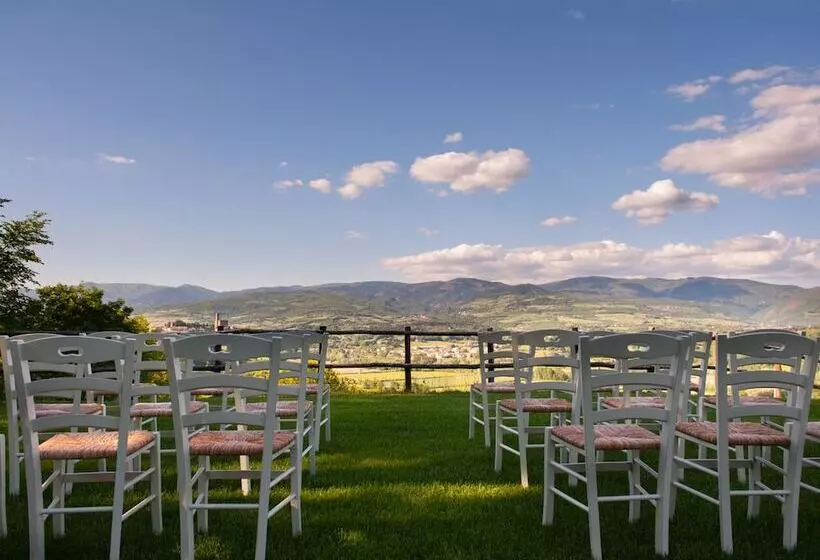 Maaseutuhotelli Agriturismo Vecchia Quercia