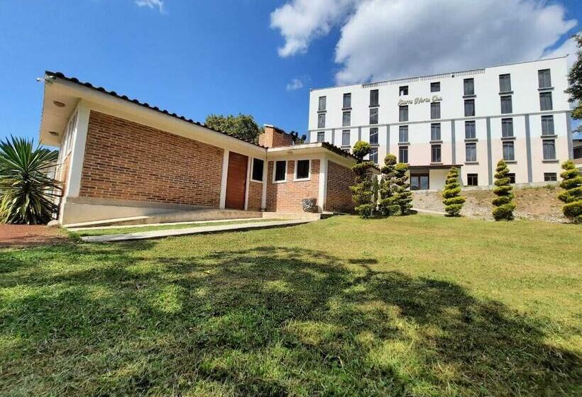 ホテル Sierra Norte Inn