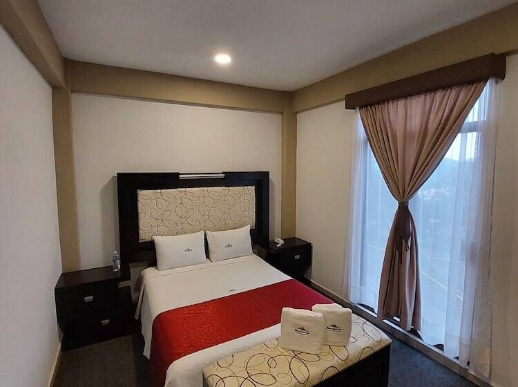 ホテル Sierra Norte Inn