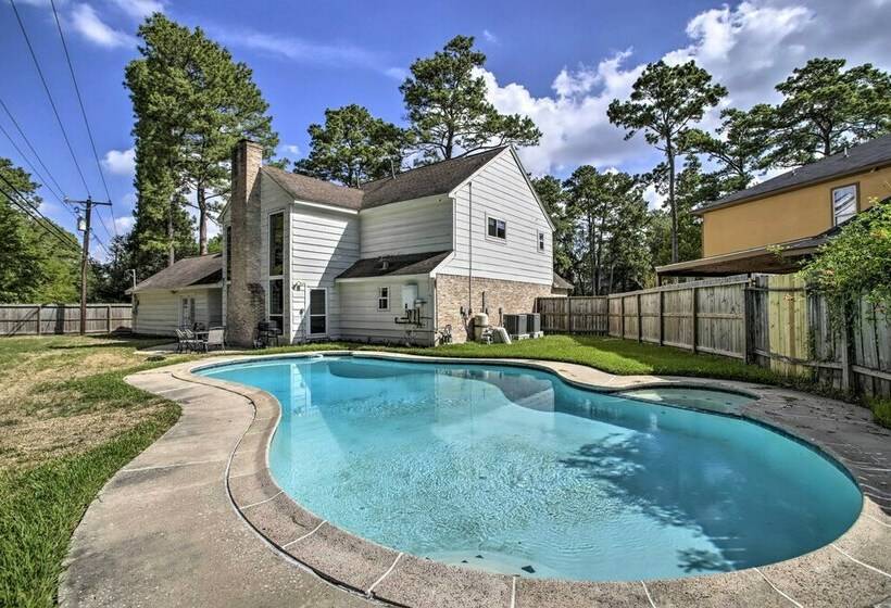 Houston Retreat W/ Game Room & Private Pool!