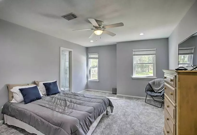 Houston Retreat W/ Game Room & Private Pool!