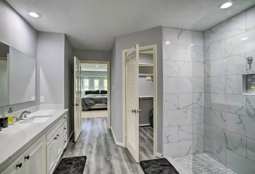 Houston Retreat W/ Game Room & Private Pool!