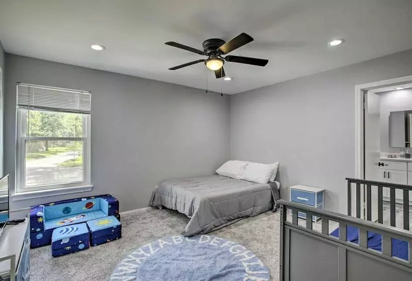 Houston Retreat W/ Game Room & Private Pool!