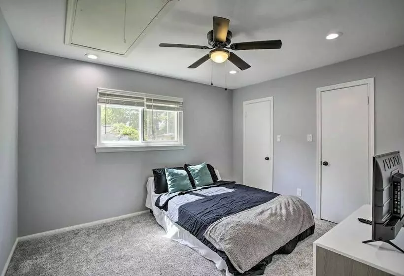 Houston Retreat W/ Game Room & Private Pool!
