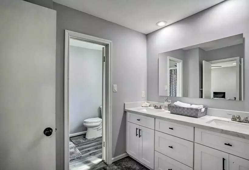 Houston Retreat W/ Game Room & Private Pool!
