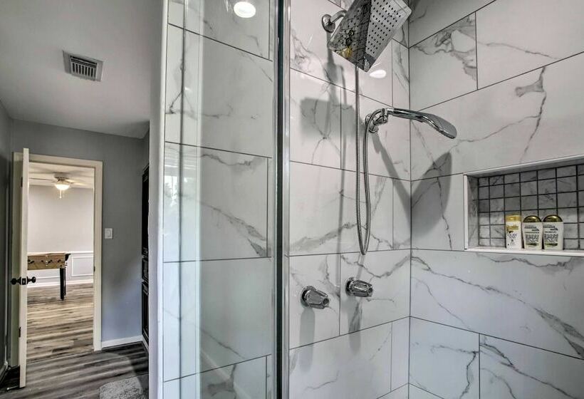 Houston Retreat W/ Game Room & Private Pool!