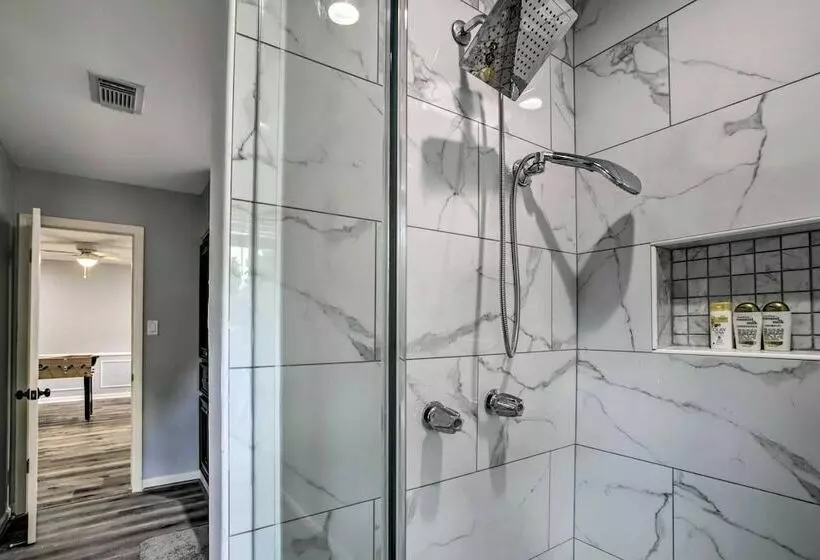 Houston Retreat W/ Game Room & Private Pool!