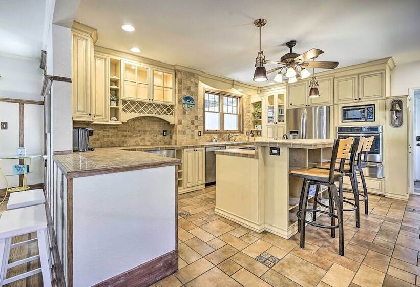 Idyllic Atlantic City Home 1 Block To Beach