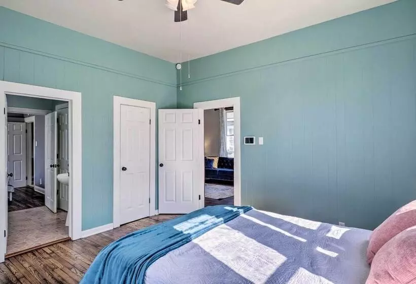 Lake Charles Cottage W/ Fireplace & Yard!