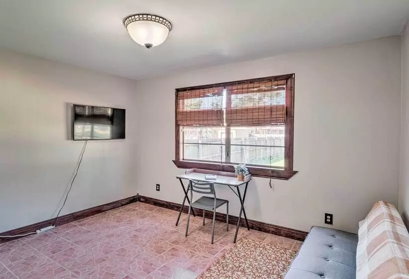 Lake Charles Cottage W/ Fireplace & Yard!