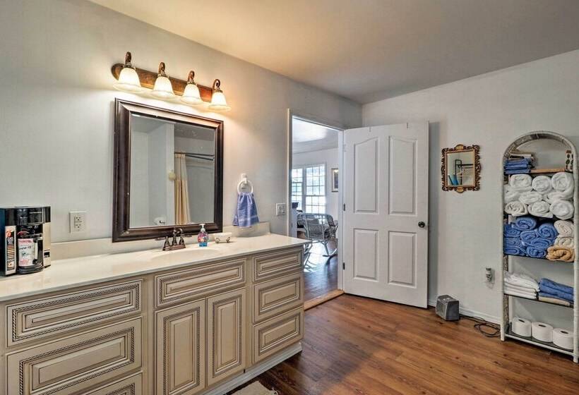 Lakefront Delta Cottage W/ Views, Canoe & Dock!