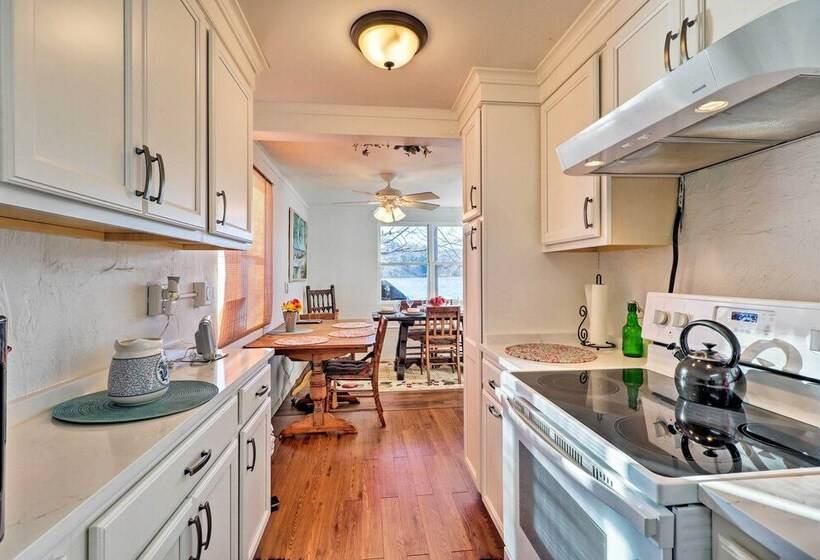 Lakefront Delta Cottage W/ Views, Canoe & Dock!