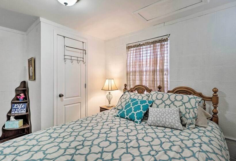 Lakefront Delta Cottage W/ Views, Canoe & Dock!