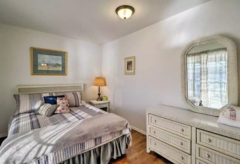 Lakefront Delta Cottage W/ Views, Canoe & Dock!