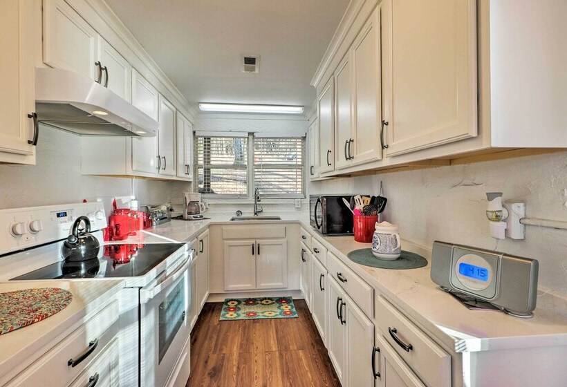 Lakefront Delta Cottage W/ Views, Canoe & Dock!