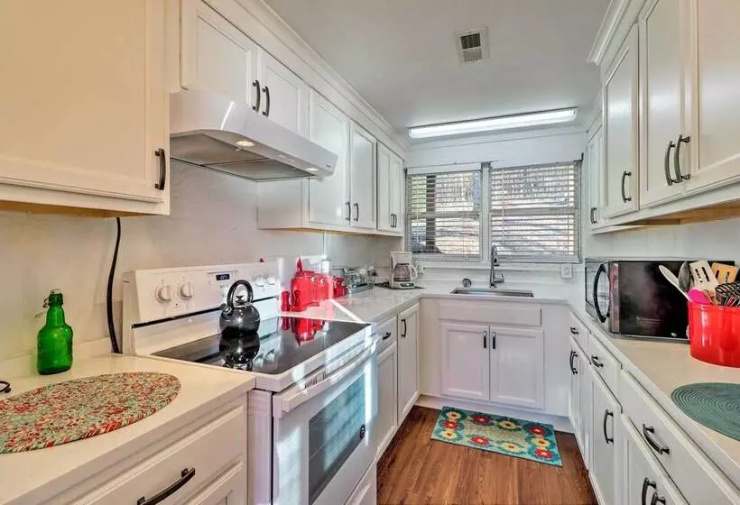 Lakefront Delta Cottage W/ Views, Canoe & Dock!