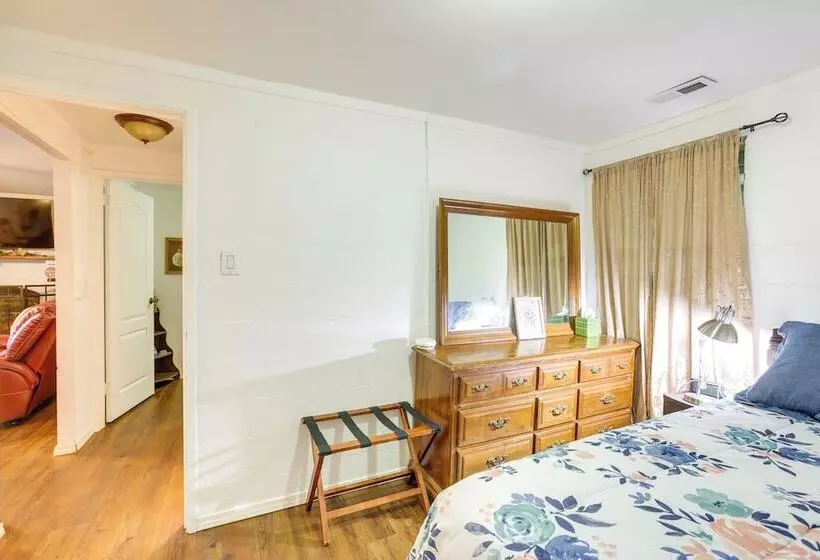 Lakefront Delta Cottage W/ Views, Canoe & Dock!