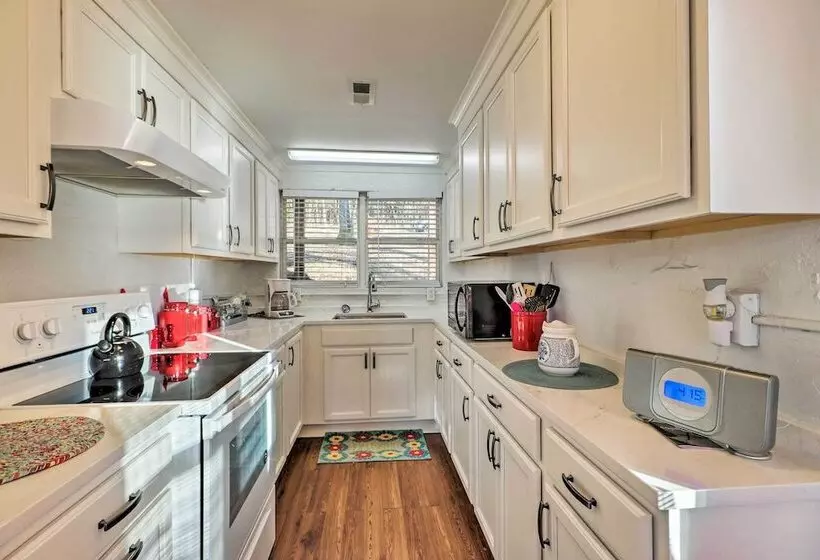 Lakefront Delta Cottage W/ Views, Canoe & Dock!