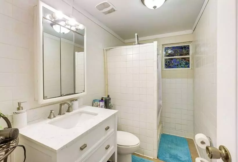 Lakefront Delta Cottage W/ Views, Canoe & Dock!