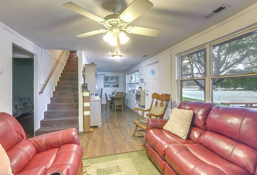 Lakefront Delta Cottage W/ Views, Canoe & Dock!