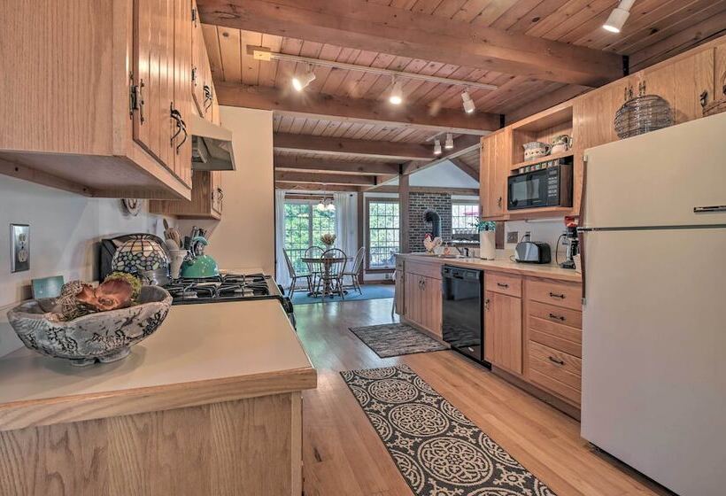 Lovettsville Cottage In Heart Of Wine Country