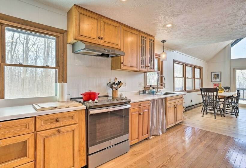 Mid Century Modern Cabin: Mountain & Natural Views