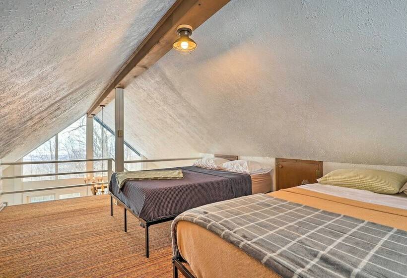 Mid Century Modern Cabin: Mountain & Natural Views