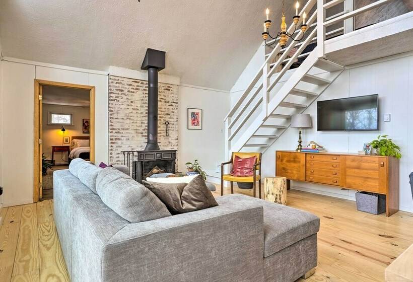 Mid Century Modern Cabin: Mountain & Natural Views