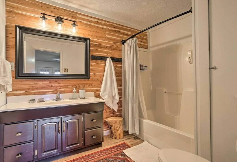 Mid Century Modern Cabin: Mountain & Natural Views