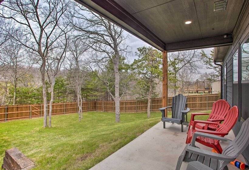 Modern Pottsboro Home   Close To Lake Texoma!
