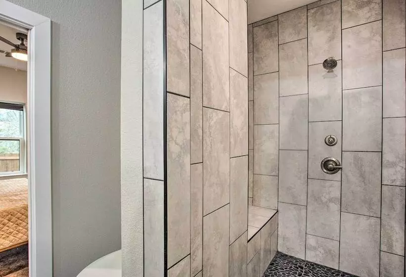 Modern Pottsboro Home   Close To Lake Texoma!