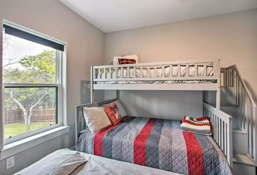 Modern Pottsboro Home   Close To Lake Texoma!