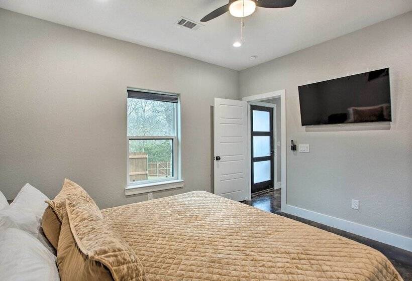 Modern Pottsboro Home   Close To Lake Texoma!