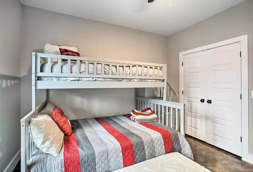 Modern Pottsboro Home   Close To Lake Texoma!