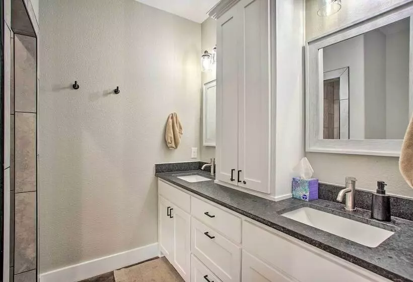 Modern Pottsboro Home   Close To Lake Texoma!