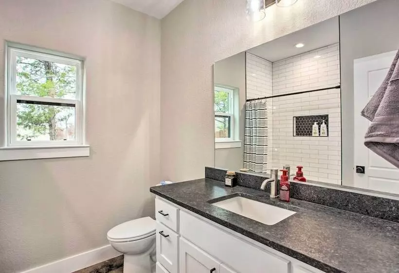 Modern Pottsboro Home   Close To Lake Texoma!