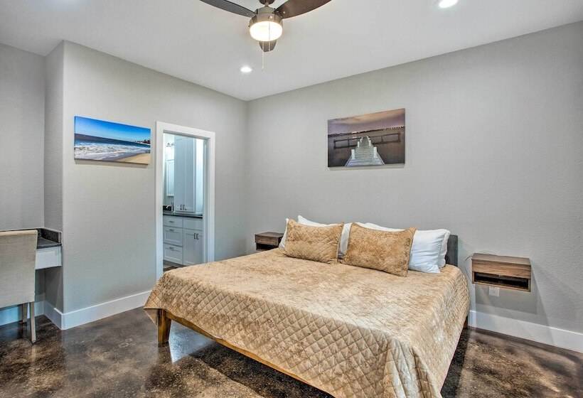 Modern Pottsboro Home   Close To Lake Texoma!