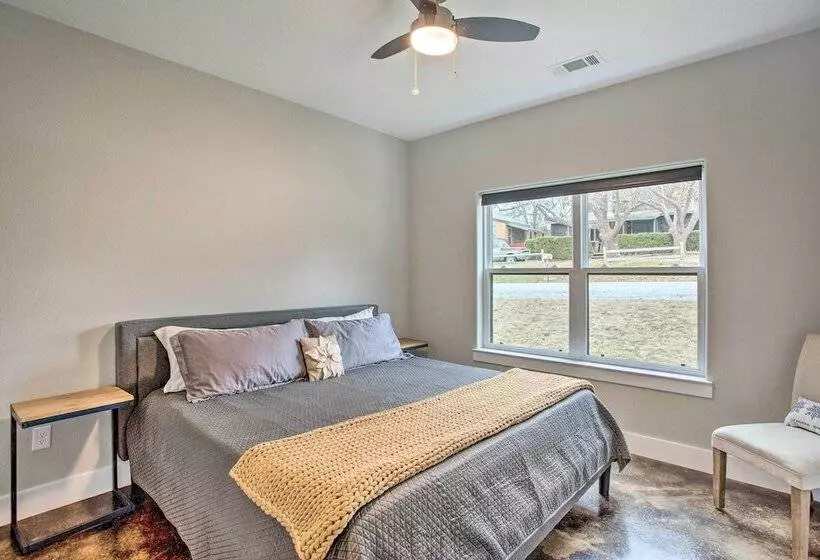 Modern Pottsboro Home   Close To Lake Texoma!