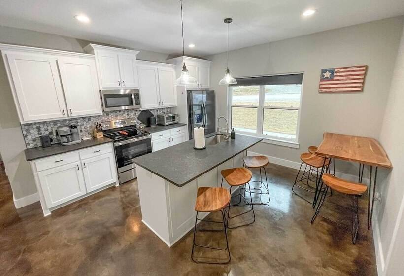 Modern Pottsboro Home   Close To Lake Texoma!