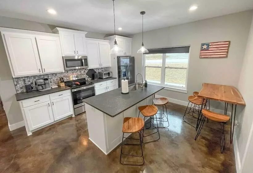 Modern Pottsboro Home   Close To Lake Texoma!