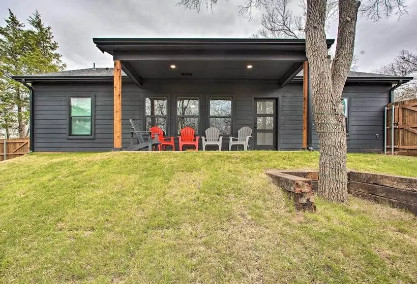 Modern Pottsboro Home   Close To Lake Texoma!