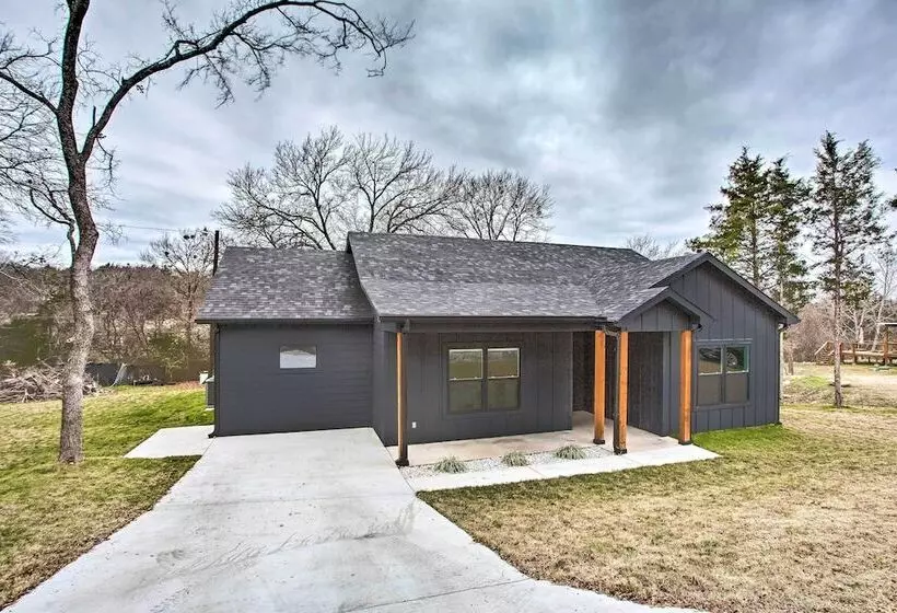 Modern Pottsboro Home   Close To Lake Texoma!