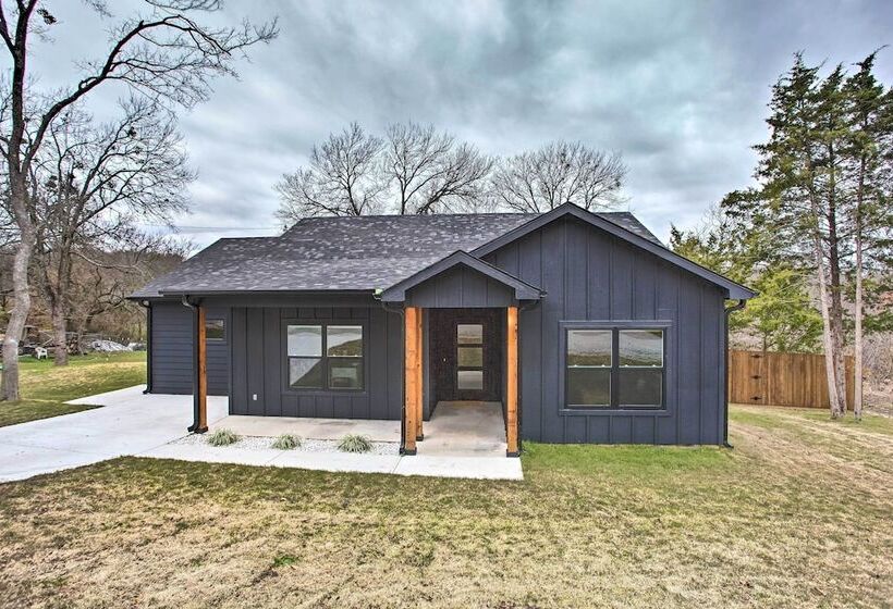 Modern Pottsboro Home   Close To Lake Texoma!