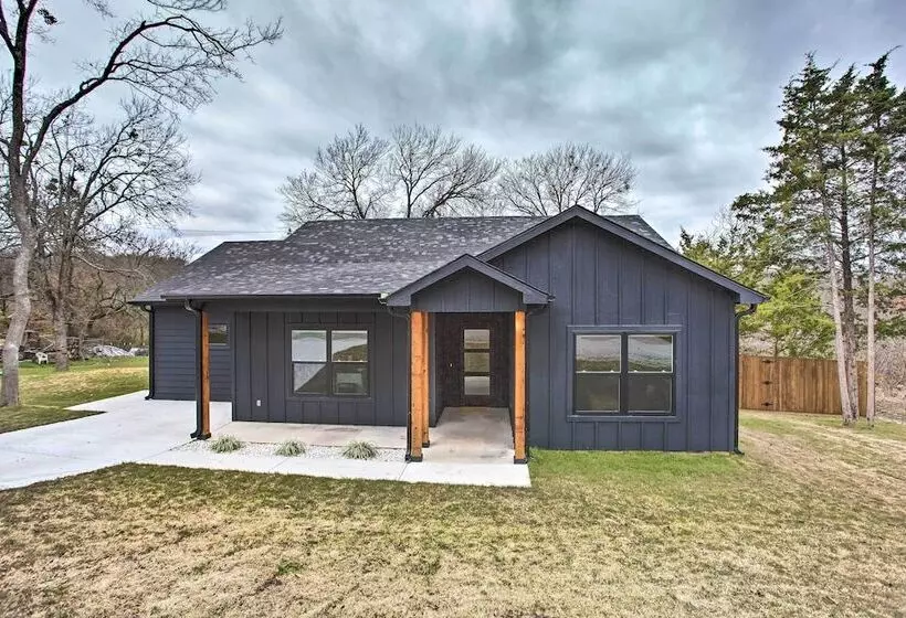 Modern Pottsboro Home   Close To Lake Texoma!